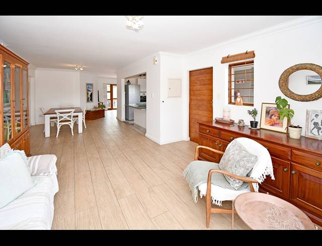 2 BEDROOM SECTIONAL TITLE FOR SALE IN SANDRINGHAM